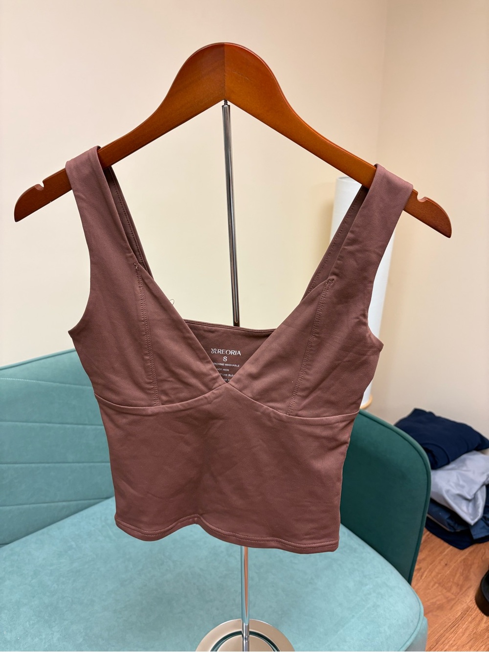 ReoRia Brown V-Neck Crop Top